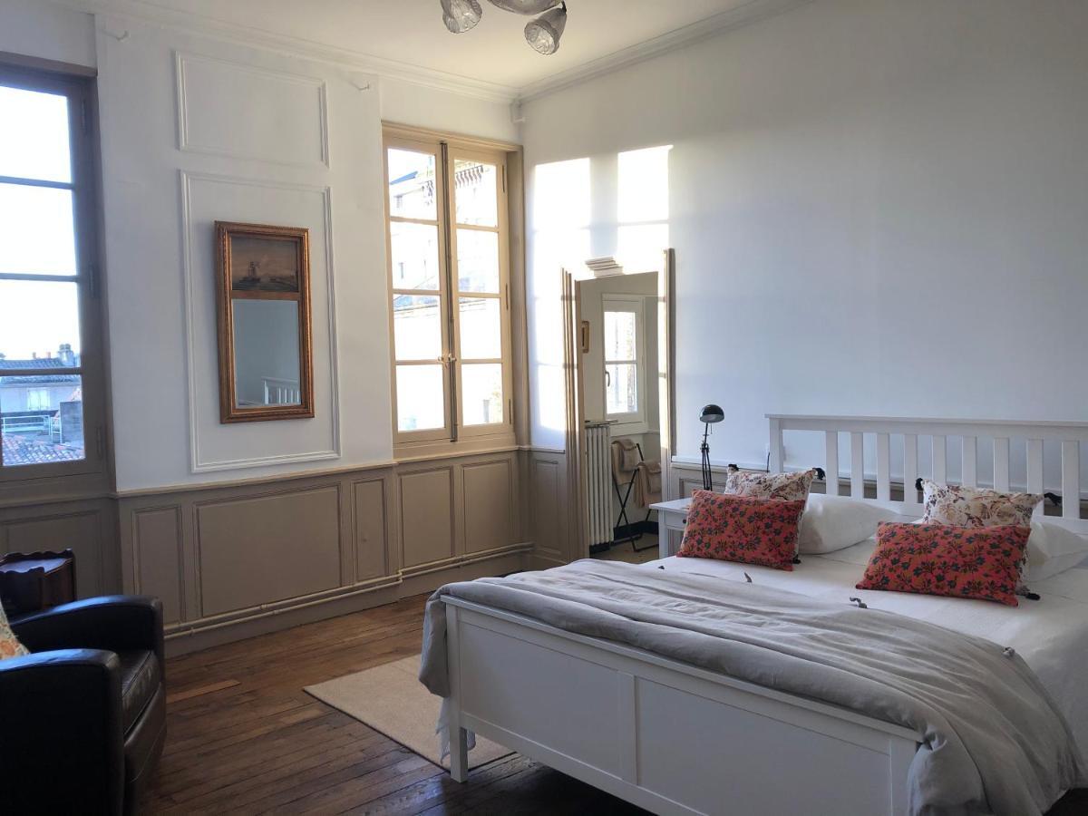 Beautifully Renovated Rooms On Place New York Angoulême Exterior foto
